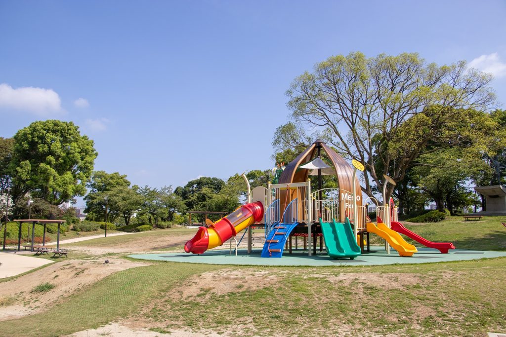 公園の複合遊具
