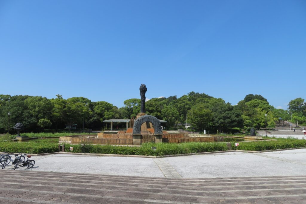 豊中市と吹田市にまたがる服部緑地の円形花壇