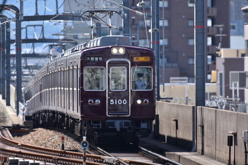 阪急宝塚線を走る電車