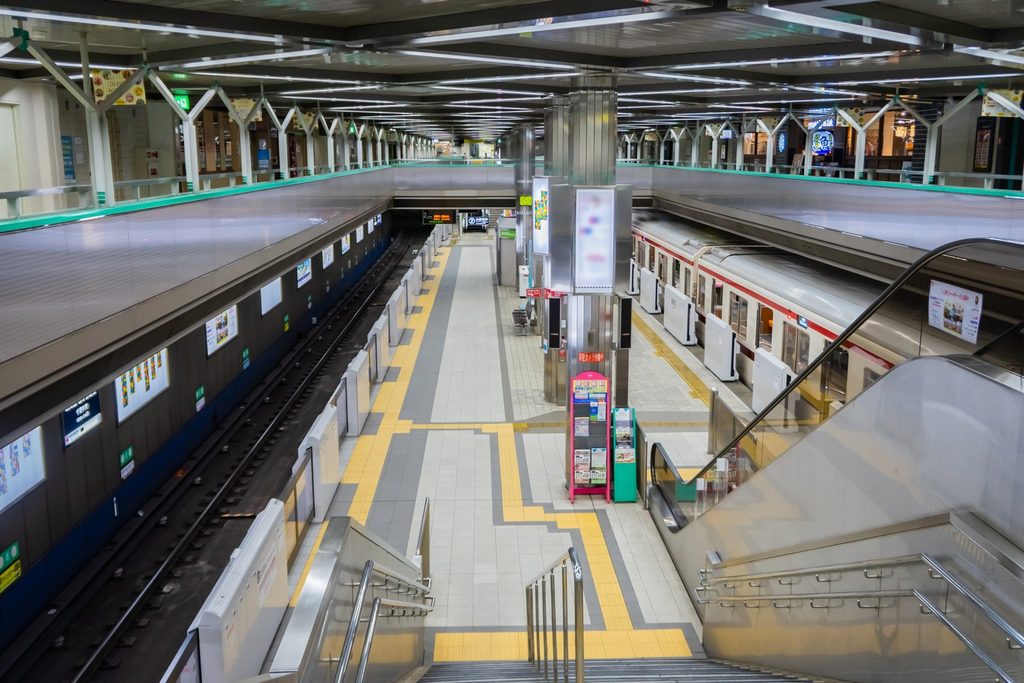 北大阪急行の車両（豊中市の千里中央駅）
