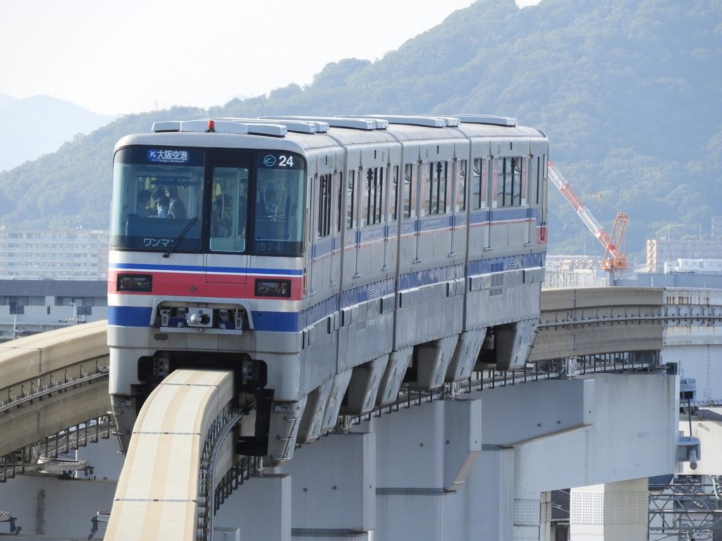 大阪空港行きの大阪モノレールの車両
