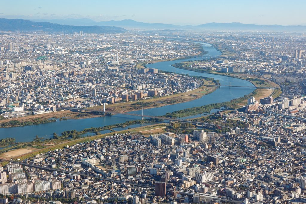 鳥飼大橋を含む淀川上空写真