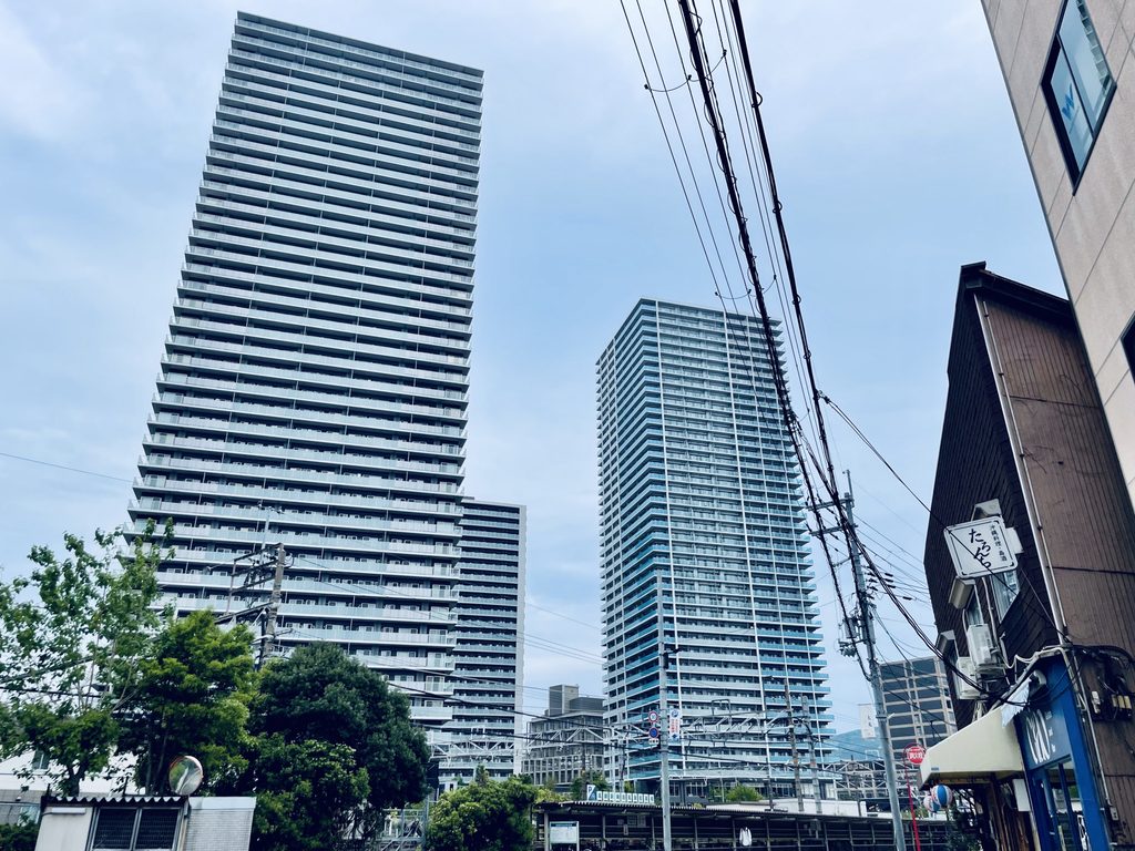 高槻市内の高層ビル