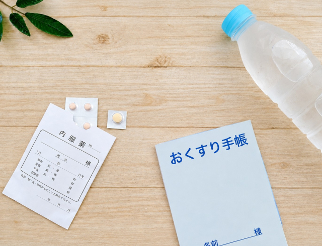 地域のかかりつけ医や薬局で利用するお薬手帳とお薬