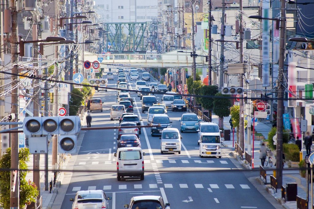 豊中市の国道176号と庄内東町付近の街並み