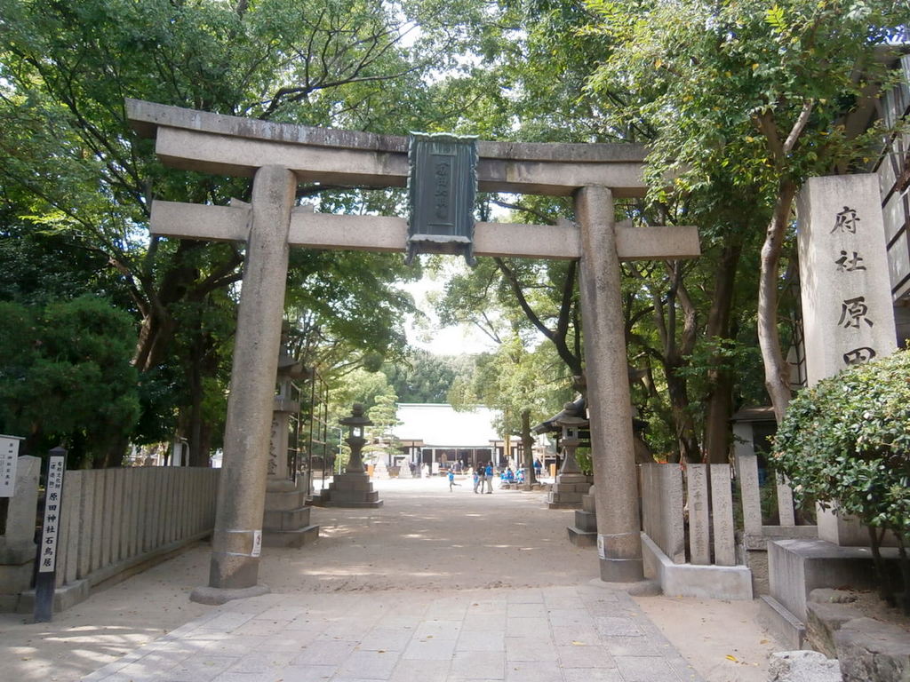 豊中市の原田神社の石鳥居