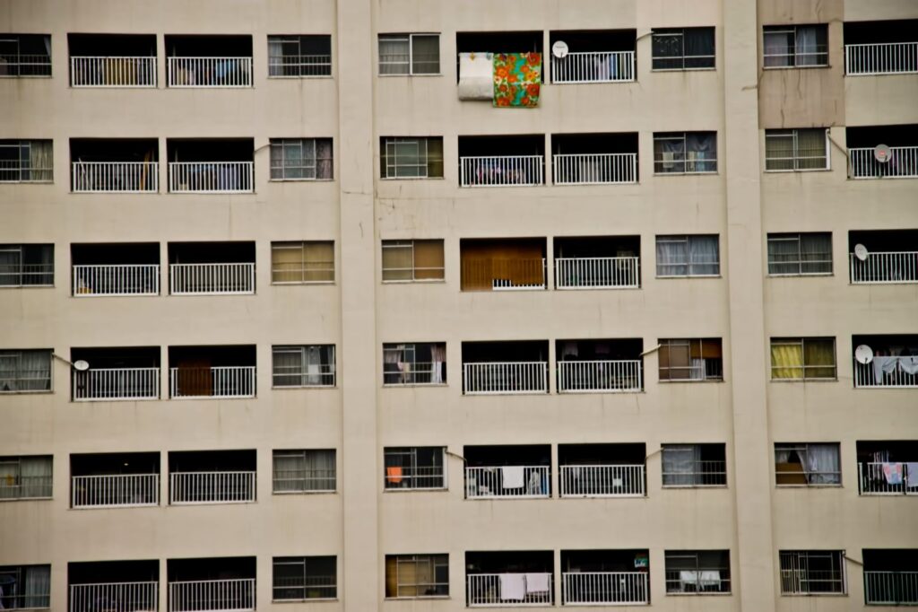 築年数のたったマンションの外観